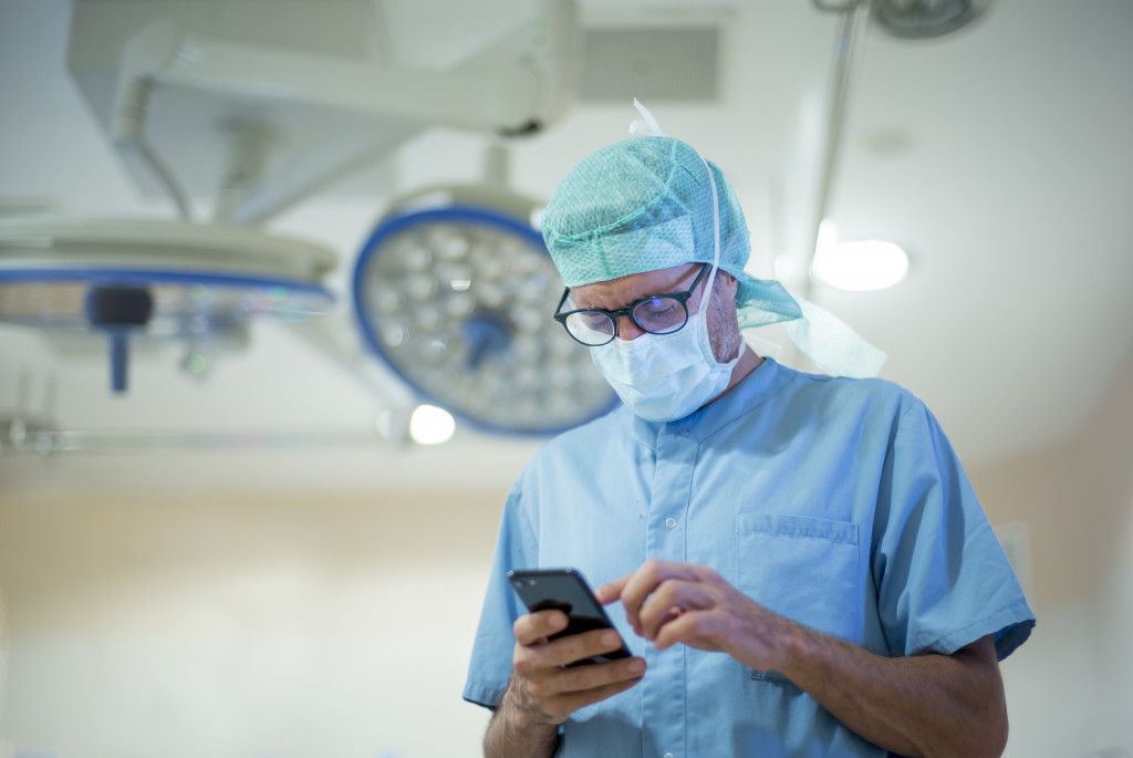 surgeon using phone
