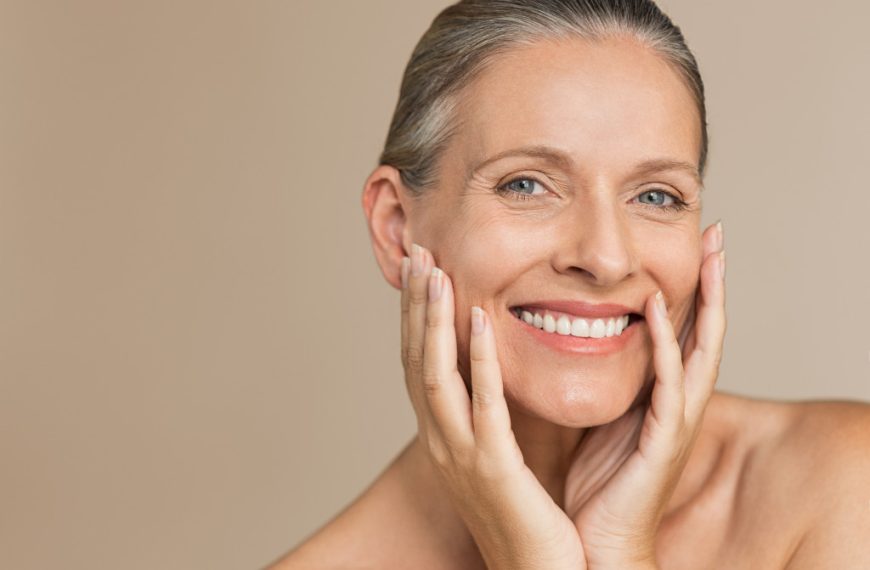 Aging Gracefully – Tips for the Sophisticated Woman